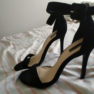 Velvet black heels